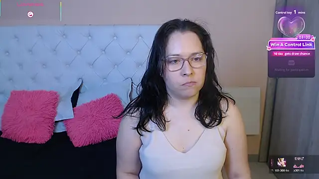 Snapshot of May_Carlier chatting on 01/12/26, 08:25 May Carlier online show from 01/12/26, 08:25