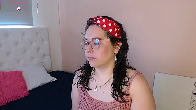 Snapshot of May_Carlier chatting on 02/05/26, 06:23 May Carlier online show from 02/05/26, 06:23