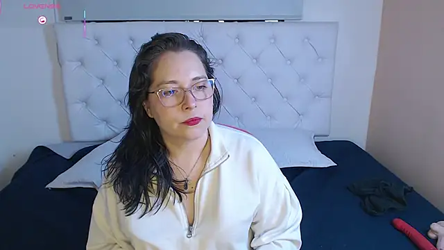 Snapshot of May_Carlier chatting on 02/07/26, 04:05 May Carlier online show from 02/07/26, 04:05