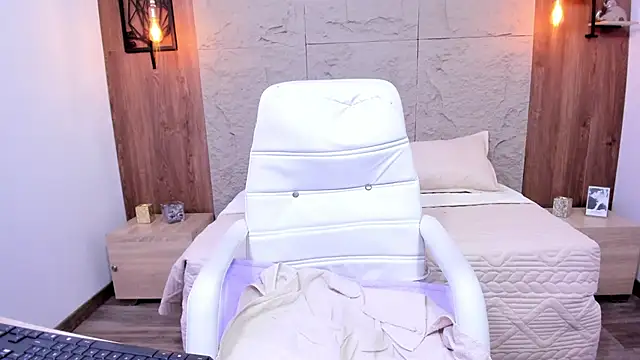  Eveelyn online show from 12/26/24, 10:20