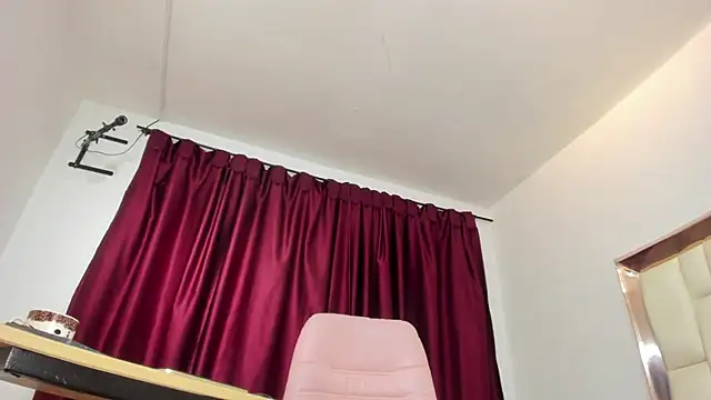 Snapshot of _Caroliina chatting on 04/17/26, 06:55 Caroliina online show from 04/17/26, 06:55