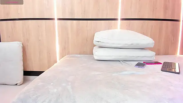 adela chase online show from 09/11/25, 03:28