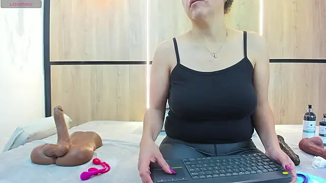 adela chase online show from 10/06/25, 02:31