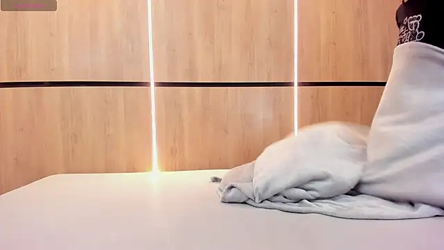 adela chase online show from 10/31/25, 02:56