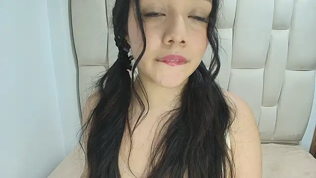 Emily Trujillo online show from 05/04/26, 07:32