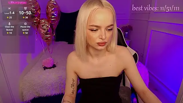 horny blondiee online show from 02/17/25, 08:30