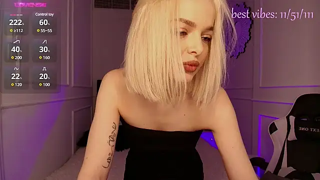 horny blondiee online show from 02/24/25, 08:38