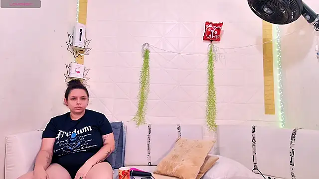 Snapshot of Mabelydani chatting on 03/04/25, 12:44 Mabelydani online show from 03/04/25, 12:44