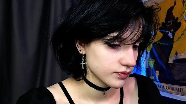 Snapshot of dark_vamp_ chatting on 12/18/24, 09:18 dark vamp  online show from 12/18/24, 09:18