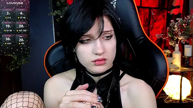 Snapshot of dark_vamp_ chatting on 12/21/24, 04:19 dark vamp  online show from 12/21/24, 04:19