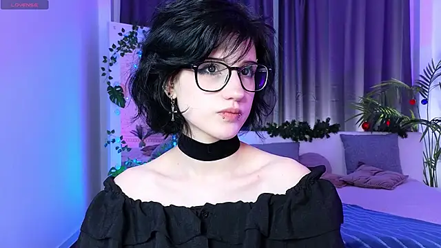 Snapshot of dark_vamp_ chatting on 12/21/24, 09:25 dark vamp  online show from 12/21/24, 09:25