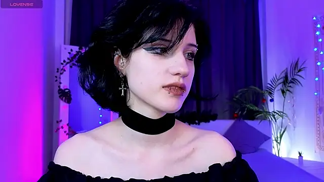 Snapshot of dark_vamp_ chatting on 12/25/24, 09:00 dark vamp  online show from 12/25/24, 09:00