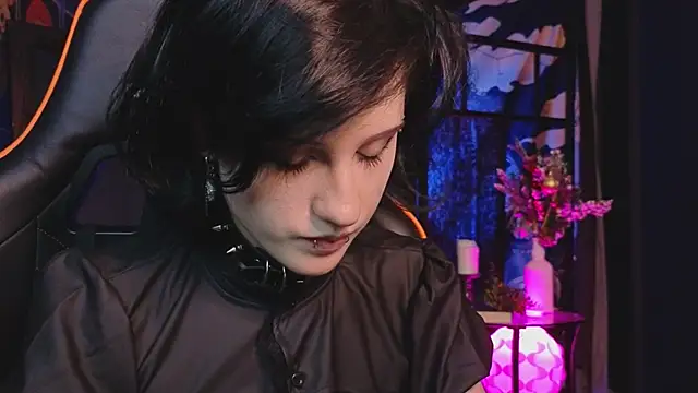 Snapshot of dark_vamp_ chatting on 01/22/25, 03:29 dark vamp  online show from 01/22/25, 03:29