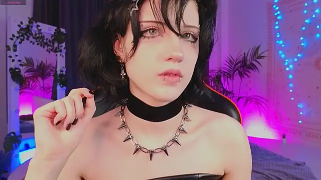 Snapshot of dark_vamp_ chatting on 01/31/25, 09:16 dark vamp  online show from 01/31/25, 09:16