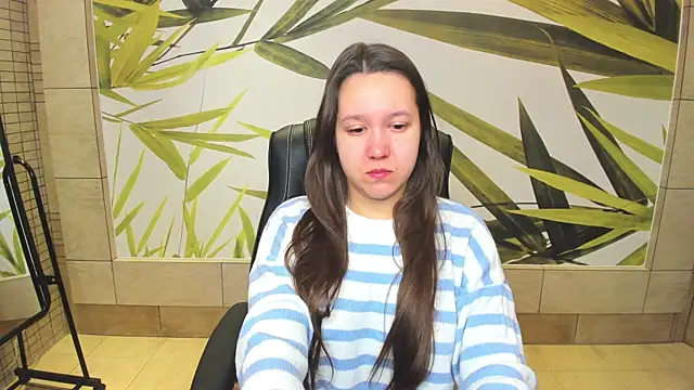 Snapshot of Mira_Karter chatting on 12/08/24, 01:35 Mira Karter online show from 12/08/24, 01:35