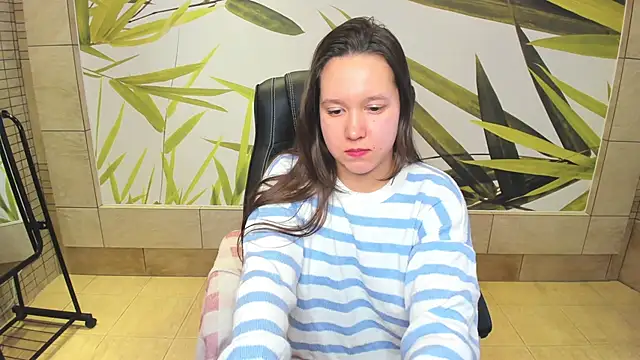 Snapshot of Mira_Karter chatting on 12/08/24, 07:37 Mira Karter online show from 12/08/24, 07:37