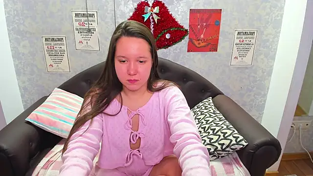 Snapshot of Mira_Karter chatting on 12/18/24, 04:31 Mira Karter online show from 12/18/24, 04:31