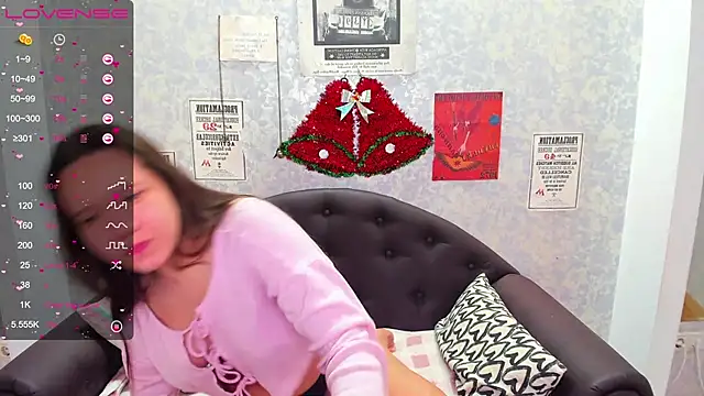 Snapshot of Mira_Karter chatting on 12/18/24, 07:36 Mira Karter online show from 12/18/24, 07:36