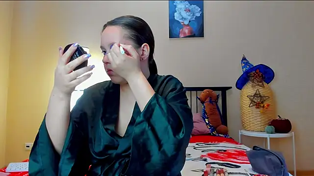 Snapshot of Mira_Karter chatting on 10/30/25, 08:27 Mira Karter online show from 10/30/25, 08:27