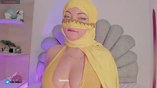 Snapshot of Amaltea chatting on 01/19/25, 07:47 Amaltea online show from 01/19/25, 07:47