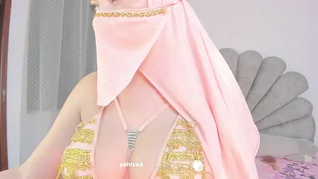 Snapshot of Amaltea chatting on 10/12/25, 09:36 Amaltea online show from 10/12/25, 09:36