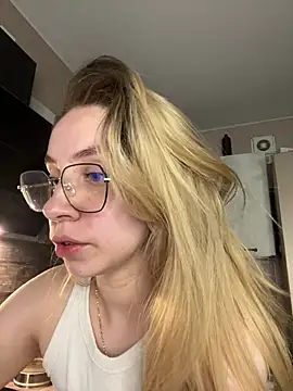 Snapshot of Kitty_Katrine chatting on 05/11/26, 03:18 Kitty Katrine online show from 05/11/26, 03:18