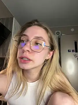Snapshot of Kitty_Katrine chatting on 05/11/26, 04:04 Kitty Katrine online show from 05/11/26, 04:04