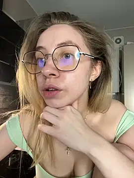 Snapshot of Kitty_Katrine chatting on 05/15/26, 06:04 Kitty Katrine online show from 05/15/26, 06:04