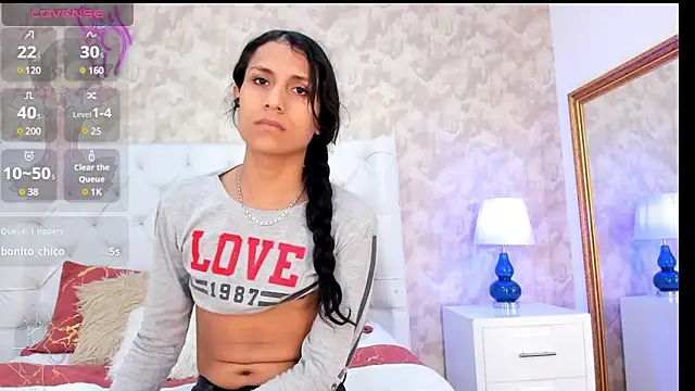 Snapshot of Eliza_Thaylor__ chatting on 12/17/24, 11:28 Eliza Thaylor online show from 12/17/24, 11:28