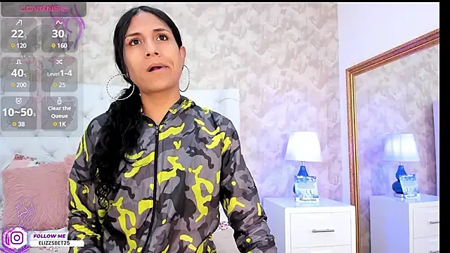 Snapshot of Eliza_Thaylor__ chatting on 12/31/24, 02:03 Eliza Thaylor online show from 12/31/24, 02:03