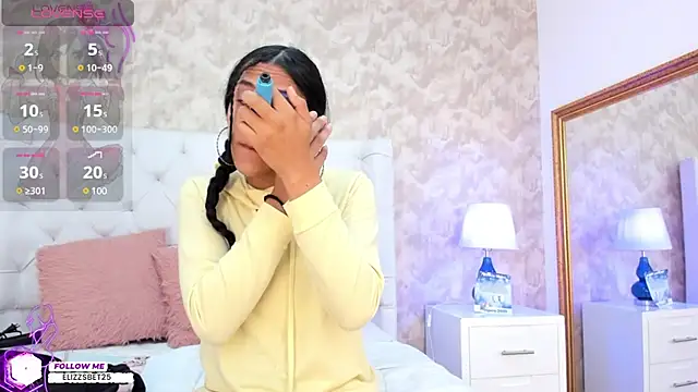 Snapshot of Eliza_Thaylor__ chatting on 01/08/25, 12:26 Eliza Thaylor online show from 01/08/25, 12:26