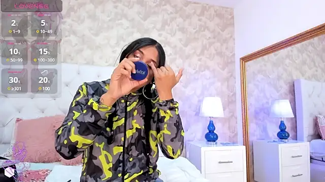 Snapshot of Eliza_Thaylor__ chatting on 01/10/25, 02:02 Eliza Thaylor online show from 01/10/25, 02:02