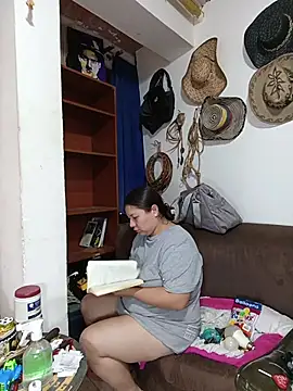 Snapshot of ZuriandAlex chatting on 01/31/26, 10:41 ZuriandAlex online show from 01/31/26, 10:41