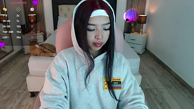 Snapshot of pettit_courtny chatting on 01/08/25, 06:20 pettit courtny online show from 01/08/25, 06:20