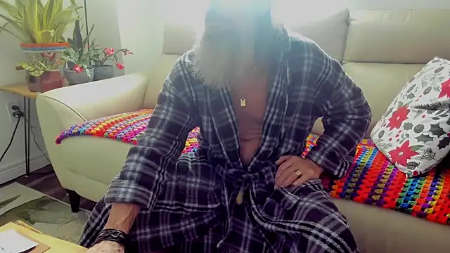 Snapshot of mindphu_k chatting on 12/05/25, 06:04 mindphu k online show from 12/05/25, 06:04