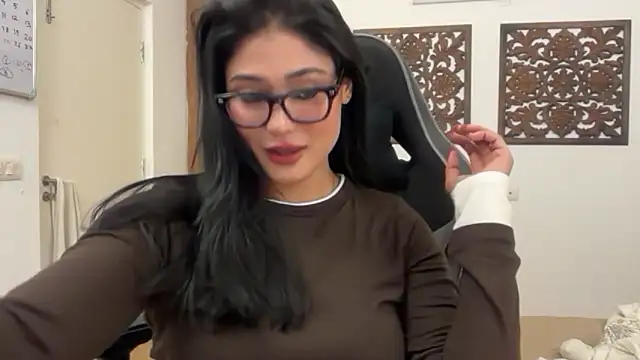Snapshot of GoddessAnna chatting on 12/20/25, 05:53 GoddessAnna online show from 12/20/25, 05:53