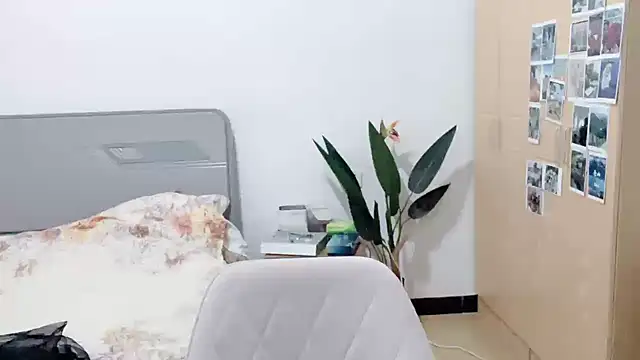 Snapshot of fanfan-FF chatting on 03/20/25, 12:11 fanfan-FF online show from 03/20/25, 12:11