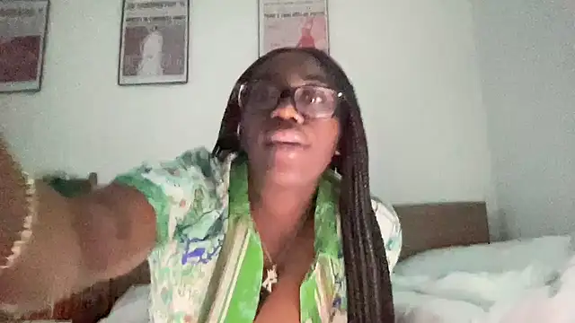 Snapshot of AveryJ99 chatting on 12/02/24, 10:23 AveryJ99 online show from 12/02/24, 10:23