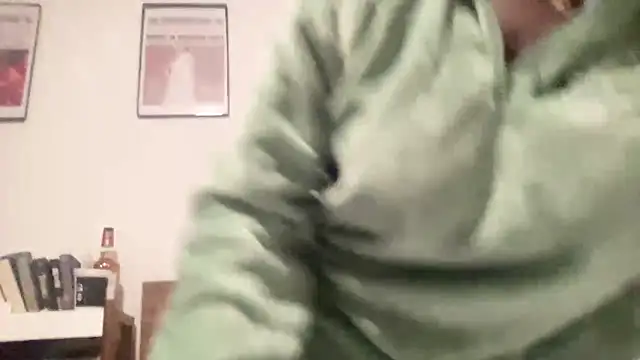 Snapshot of AveryJ99 chatting on 12/06/24, 04:25 AveryJ99 online show from 12/06/24, 04:25