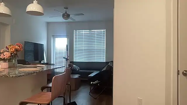 Snapshot of AveryJ99 chatting on 12/15/24, 06:48 AveryJ99 online show from 12/15/24, 06:48