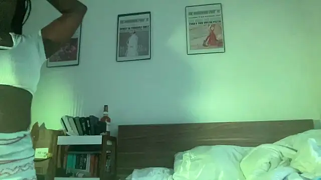 Snapshot of AveryJ99 chatting on 12/19/24, 10:10 AveryJ99 online show from 12/19/24, 10:10