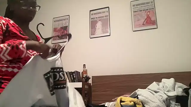 Snapshot of AveryJ99 chatting on 12/20/24, 10:54 AveryJ99 online show from 12/20/24, 10:54