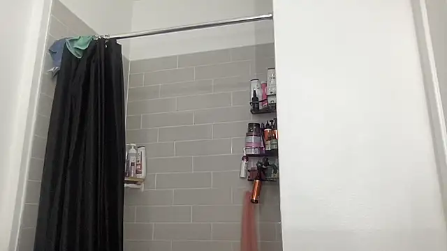 Snapshot of AveryJ99 chatting on 02/11/25, 02:02 AveryJ99 online show from 02/11/25, 02:02