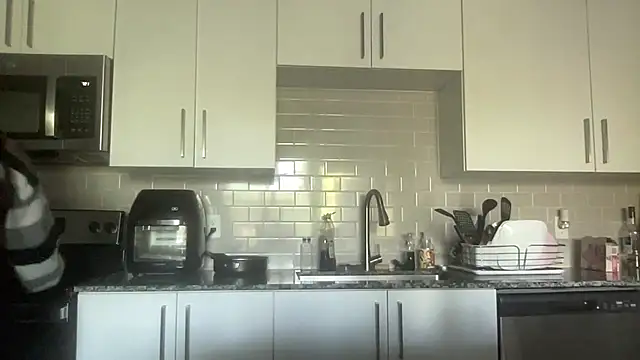 Snapshot of AveryJ99 chatting on 03/19/25, 09:27 AveryJ99 online show from 03/19/25, 09:27