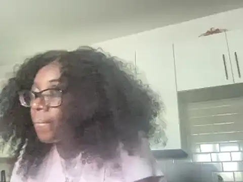 Snapshot of AveryJ99 chatting on 03/20/25, 06:31 AveryJ99 online show from 03/20/25, 06:31