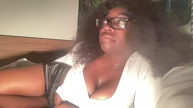 Snapshot of AveryJ99 chatting on 03/22/25, 01:00 AveryJ99 online show from 03/22/25, 01:00