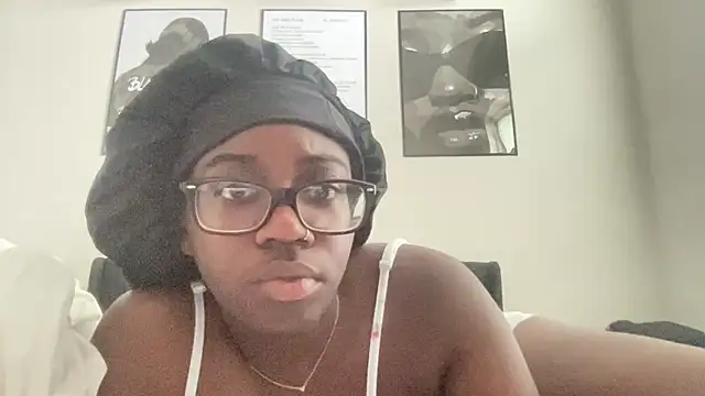 Snapshot of AveryJ99 chatting on 04/07/26, 01:00 AveryJ99 online show from 04/07/26, 01:00