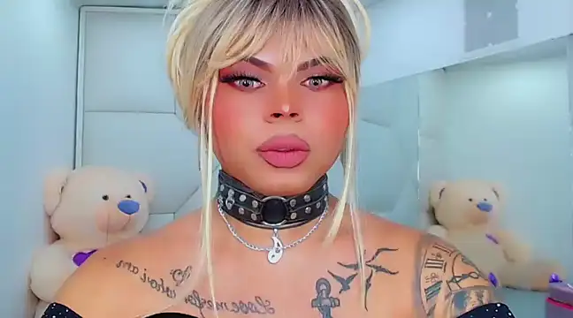 Snapshot of AdanKinng chatting on 03/15/25, 06:25 AdanKinng online show from 03/15/25, 06:25