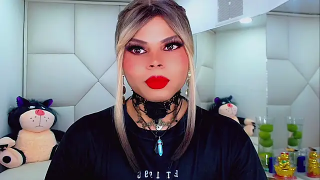 Snapshot of AdanKinng chatting on 10/28/25, 06:17 AdanKinng online show from 10/28/25, 06:17