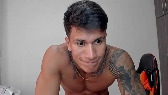 Snapshot of pettergrey1 chatting on 02/04/26, 08:25 pettergrey1 online show from 02/04/26, 08:25